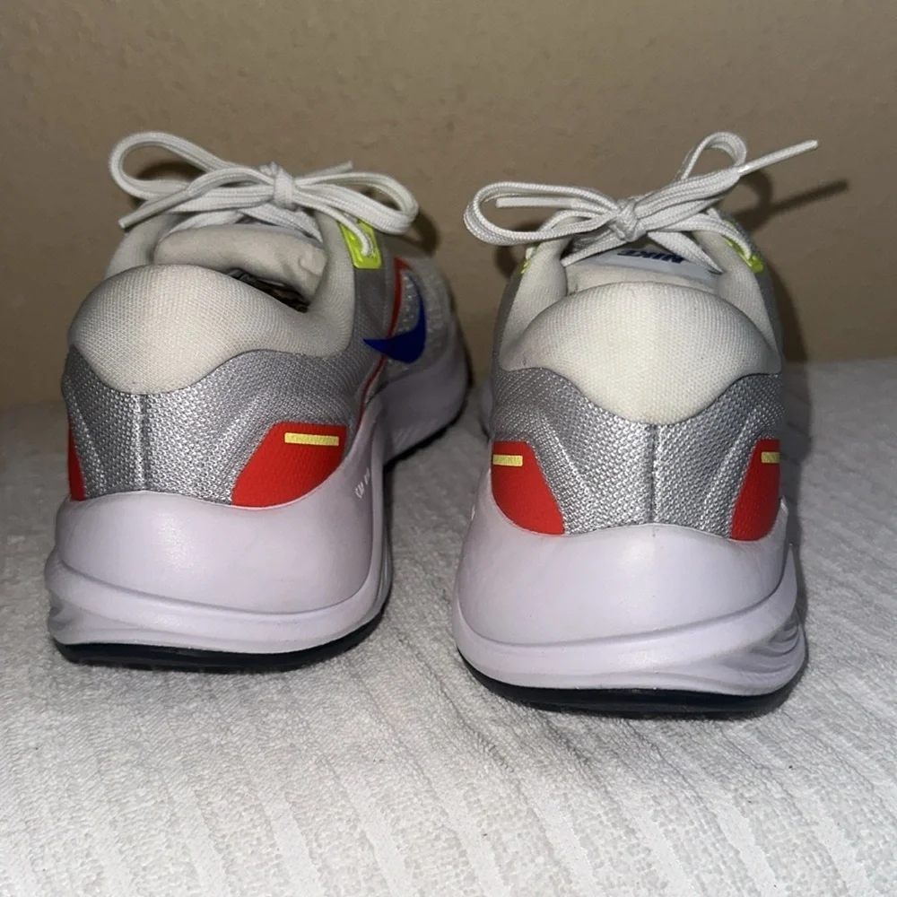 Nike zoom structure 24 size 6